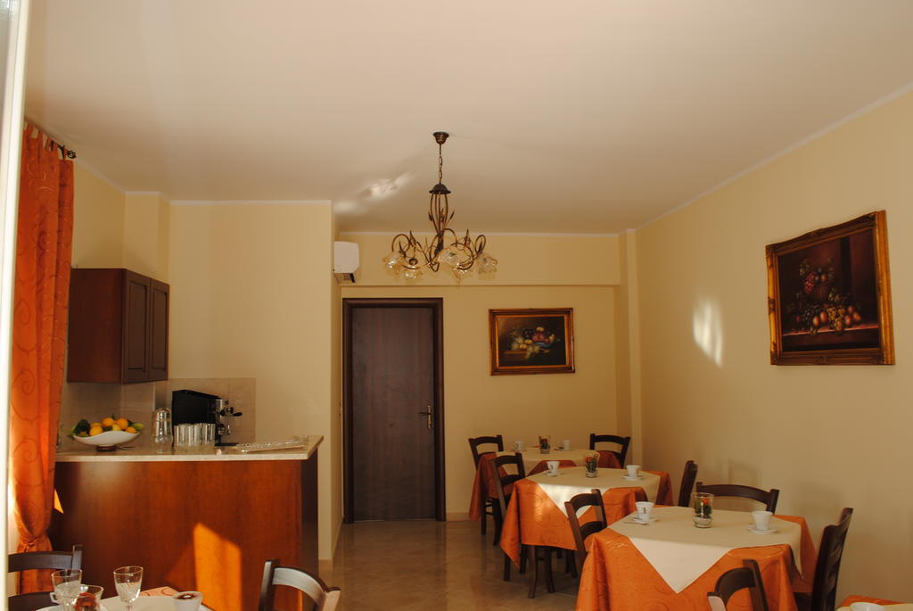 B&B Mareagro Santa Teresa Di Riva Bilik gambar