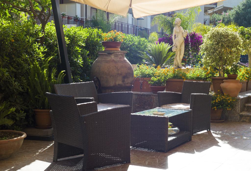 B&B Mareagro Santa Teresa Di Riva Luaran gambar