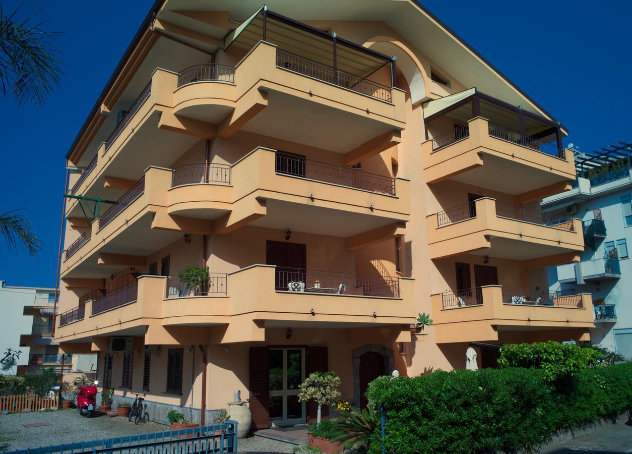 B&B Mareagro Santa Teresa Di Riva Luaran gambar
